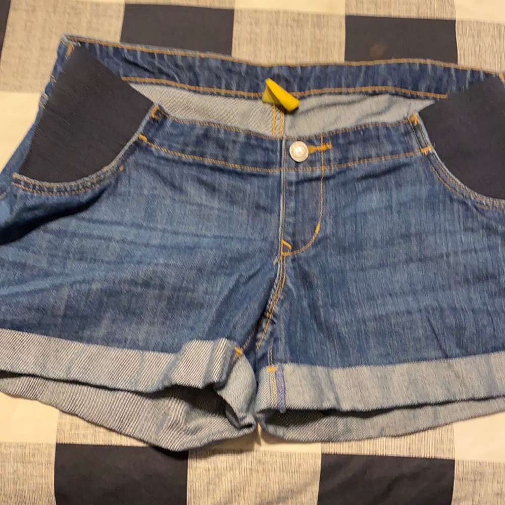 Old Navy maternity shorts